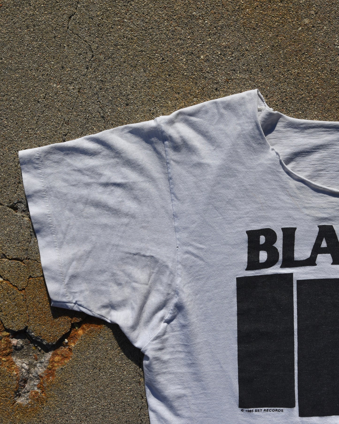 1985 Black Flag Tshirt Mens Medium - Cropped