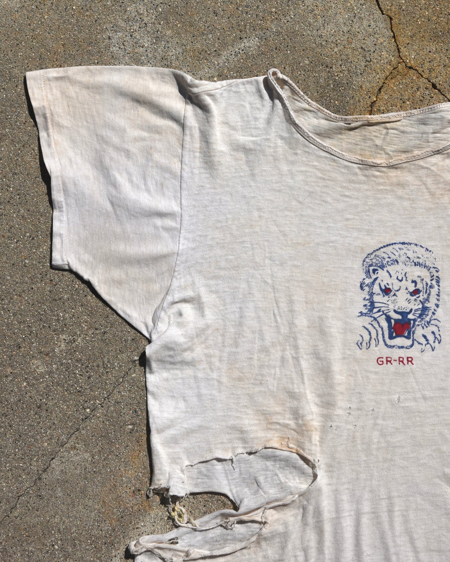 1950s Thrashed Lion Grrr Tshirt