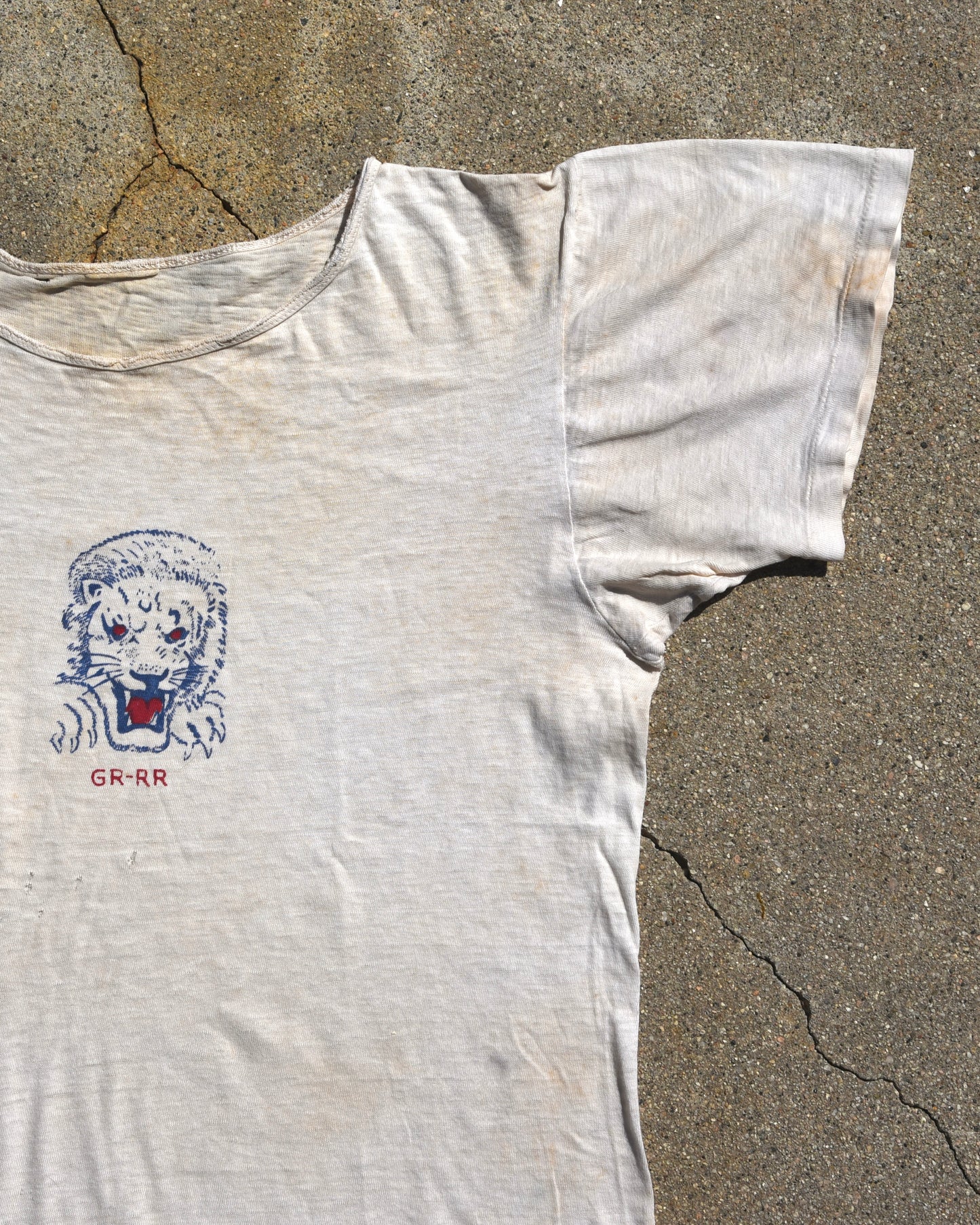 1950s Thrashed Lion Grrr Tshirt